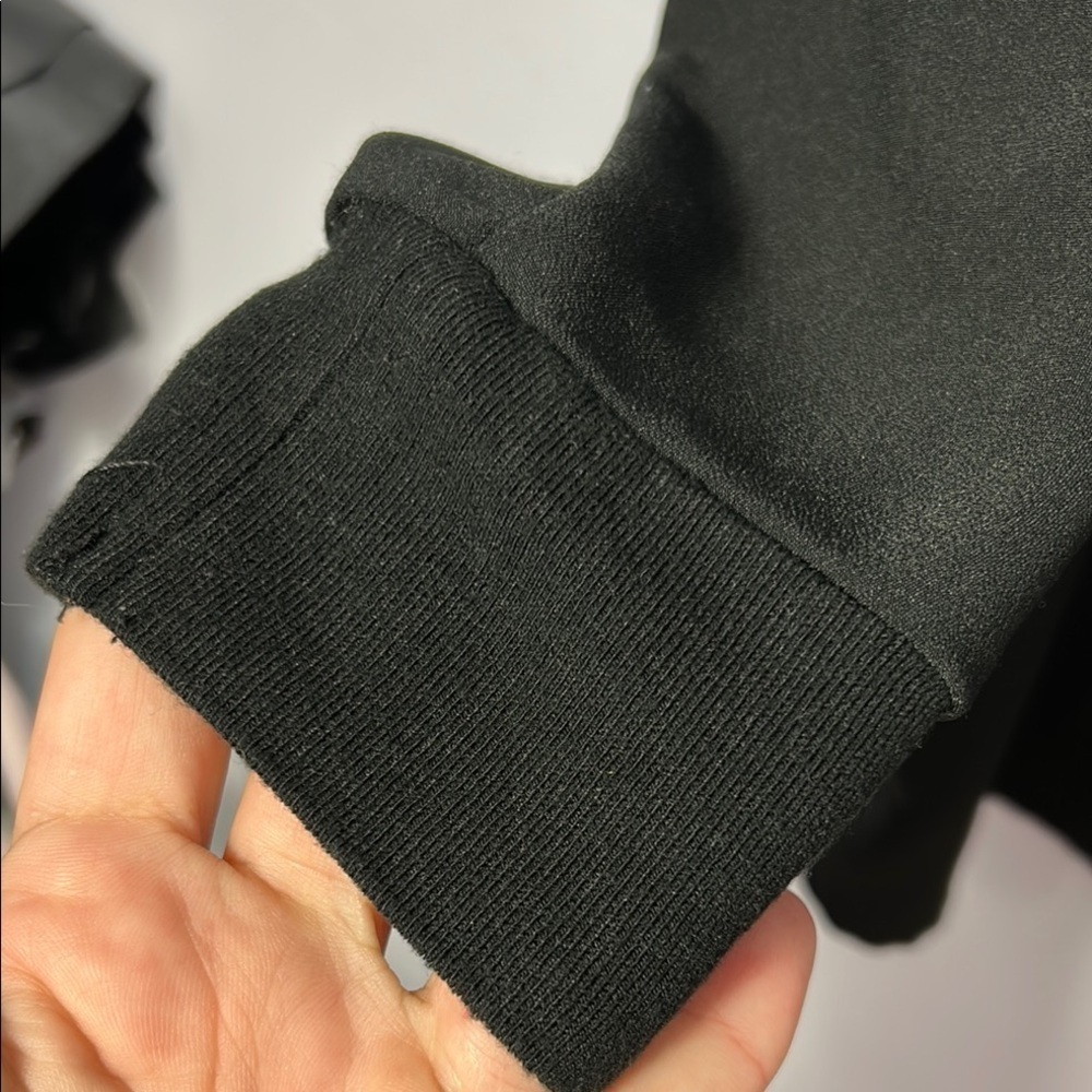 Maison Cinqent Black Relaxed Blouse with Long Sleeves - Picture 3 of 6